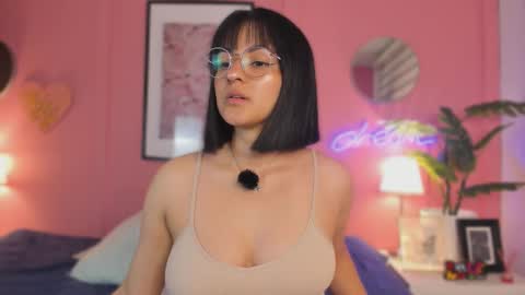 Snapshot of soysaraa_ chatting on 10.29.25 Aleja online show from 10.29.25