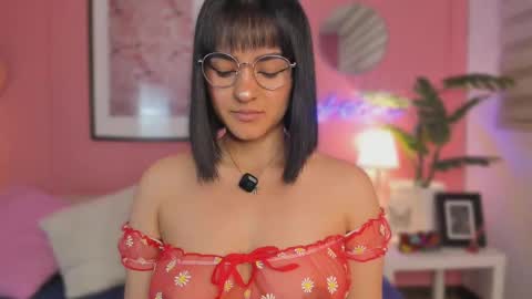 Snapshot of soysaraa_ chatting on 11.21.25 Aleja online show from 11.21.25