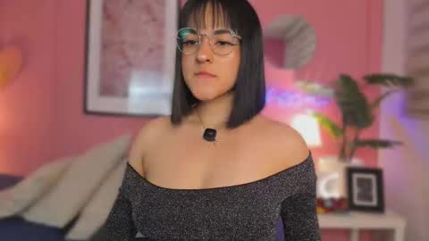 Snapshot of soysaraa_ chatting on 12.02.25 Aleja online show from 12.02.25