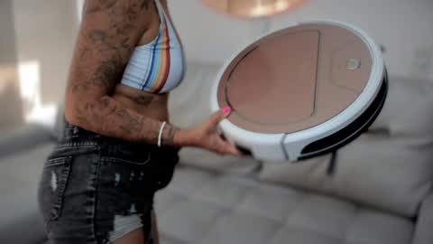 Snapshot of soytulu_ chatting on 01.08.25 brisa  s online show from 01.08.25