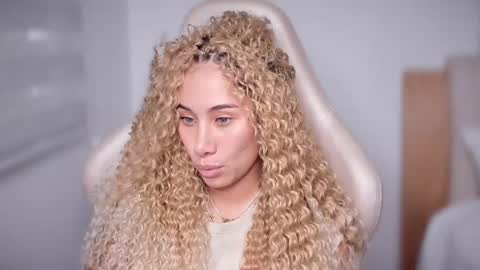 Snapshot of soytulu_ chatting on 02.11.25 brisa  s online show from 02.11.25