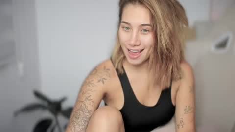 Snapshot of soytulu_ chatting on 02.15.25 brisa  s online show from 02.15.25