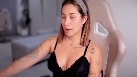 Snapshot of soytulu_ chatting on 02.22.25 brisa  s online show from 02.22.25