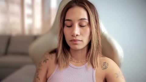 Snapshot of soytulu_ chatting on 03.10.25 brisa  s online show from 03.10.25