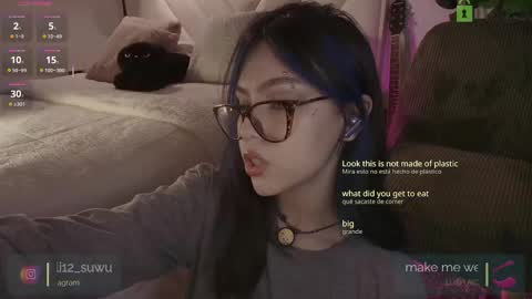 Snapshot of space_sexjs chatting on 10.19.25 ali online show from 10.19.25