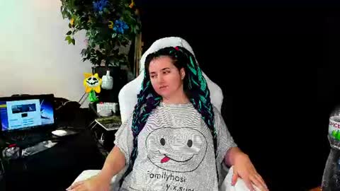 Snapshot of spanking_girls chatting on 06.25.26 Evgenia online show from 06.25.26