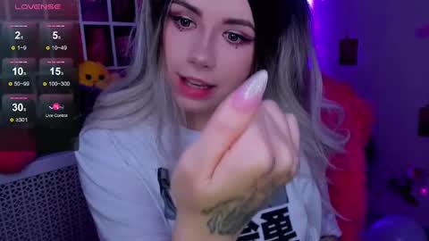 Snapshot of sparklemona chatting on 02.10.25 SparkleMona online show from 02.10.25