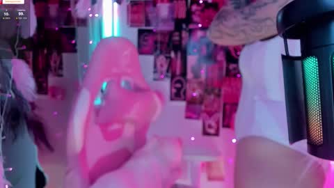 Snapshot of sparklemona chatting on 09.21.25 SparkleMona online show from 09.21.25