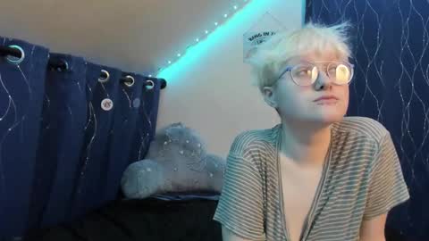 Snapshot of sparkling_water_hate_club chatting on 12.04.25 Atticus Pendragon online show from 12.04.25