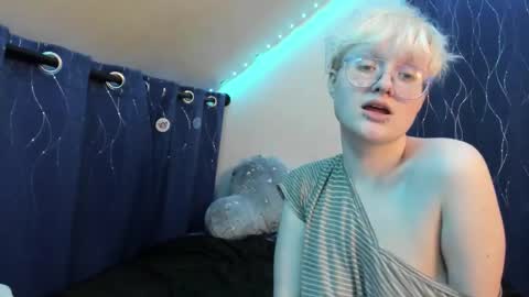 Snapshot of sparkling_water_hate_club chatting on 12.05.25 Atticus Pendragon online show from 12.05.25