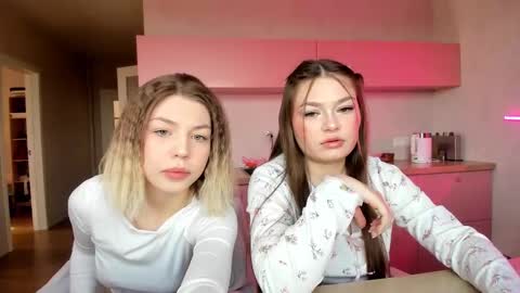 Snapshot of sparkly_18 chatting on 03.26.26 sparkly_18 online show from 03.26.26