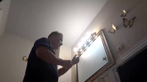 Snapshot of sparkyspeedway chatting on 10.31.25 sparkyspeedway online show from 10.31.25