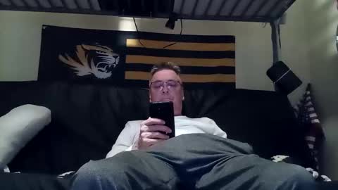 Snapshot of sparkyspeedway chatting on 12.19.25 sparkyspeedway online show from 12.19.25