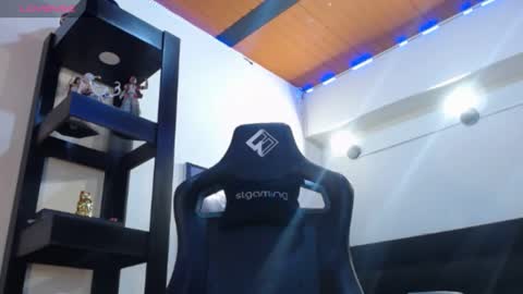 Snapshot of spartacus_cam chatting on 12.12.24     online show from 12.12.24