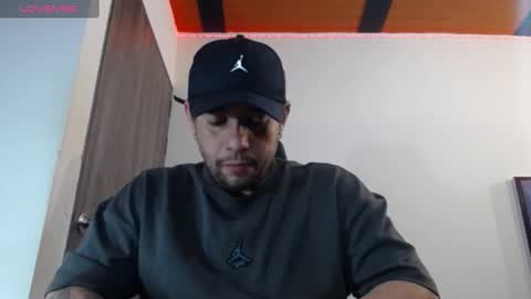 Snapshot of spartacus_cam chatting on 02.01.25     online show from 02.01.25