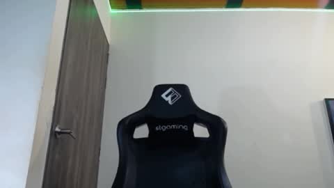 Snapshot of spartacus_cam chatting on 02.05.25     online show from 02.05.25