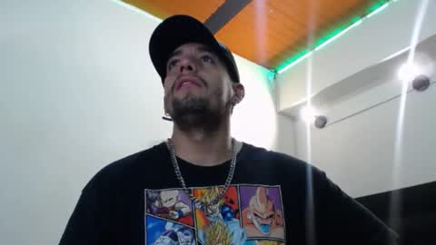 Snapshot of spartacus_cam chatting on 02.05.25     online show from 02.05.25