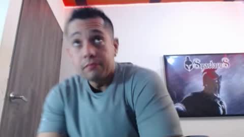 Snapshot of spartacus_cam chatting on 09.15.25     online show from 09.15.25