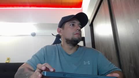 Snapshot of spartacus_cam chatting on 08.04.26 online show from 08.04.26