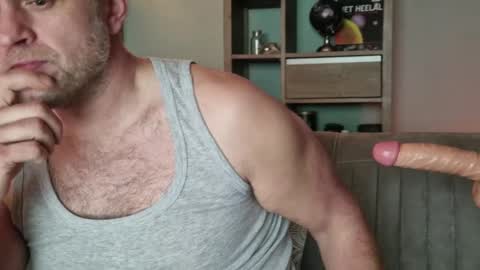 Snapshot of spectacularguy chatting on 01.27.25 DutchDude online show from 01.27.25