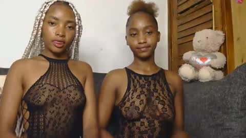 Snapshot of spicy_angels chatting on 11.14.25 Quinter Cheeky online show from 11.14.25