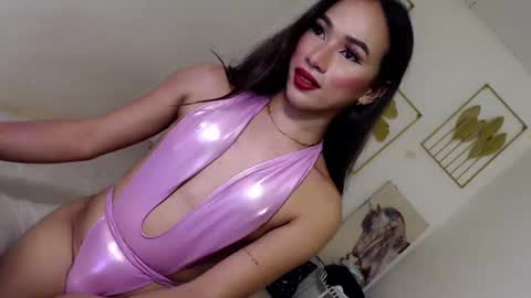 Snapshot of spicy_kinky chatting on 01.14.25 Alora online show from 01.14.25
