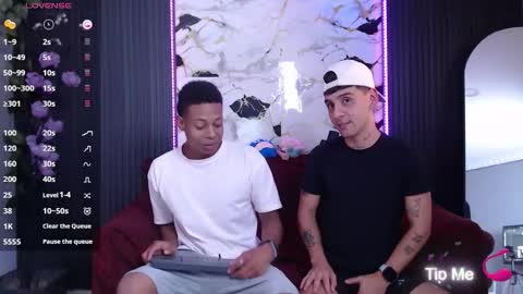 Snapshot of spicyboys_ chatting on 10.08.25 online show from 10.08.25