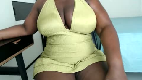 SPICYCHOCSTRAW online show from 03.02.26