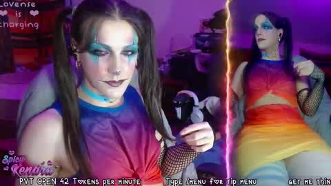 Snapshot of spicykendra chatting on 10.26.25 Kendra online show from 10.26.25