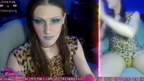 Snapshot of spicykendra chatting on 11.26.25 Kendra online show from 11.26.25