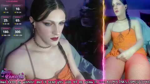 Snapshot of spicykendra chatting on 11.28.25 Kendra online show from 11.28.25