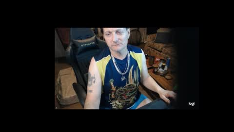 Snapshot of spider19752020 chatting on 01.04.25 bri and mags fun room online show from 01.04.25