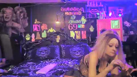 Snapshot of splashh_queen420 chatting on 04.12.26 Daddy His Splash Queen online show from 04.12.26