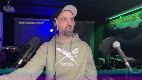 Snapshot of splivke chatting on 12.04.25 Splivke online show from 12.04.25