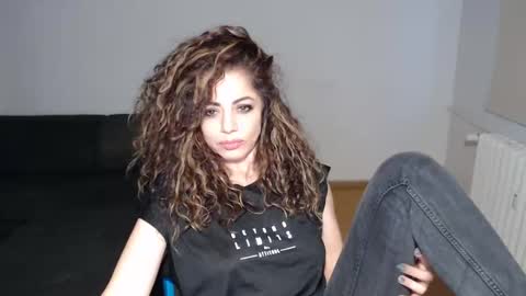 Snapshot of spoiled__doll chatting on 01.27.25 Doll online show from 01.27.25