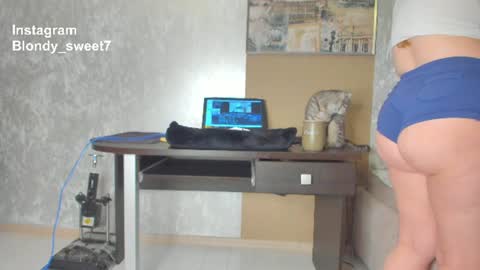 Snapshot of squirt_blondy chatting on 06.18.26 Caila online show from 06.18.26