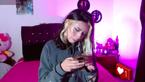 Snapshot of squirt_charlotte chatting on 02.25.25 HELLO WELCOME MY NAME IS CHARLOTTE OY A NEW GIRL online show from 02.25.25