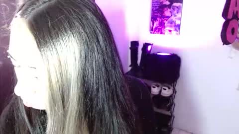 Snapshot of squirt_charlotte chatting on 10.20.25 HELLO WELCOME MY NAME IS CHARLOTTE OY A NEW GIRL online show from 10.20.25