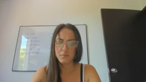 Snapshot of squirttati33 chatting on 09.20.25 Tati online show from 09.20.25