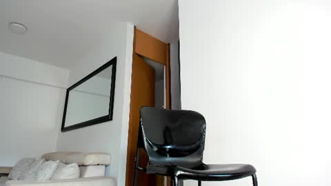Snapshot of sr_smit_hot chatting on 06.25.26 ANDR online show from 06.25.26
