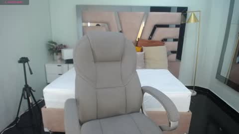 sr_smith_1 online show from 04.13.26