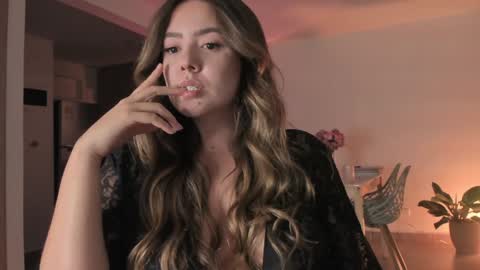 Snapshot of srta__sophie chatting on 02.04.25 Sophie 3 online show from 02.04.25