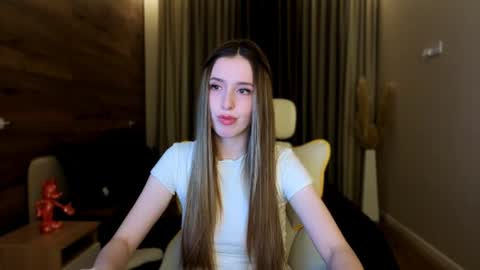 Chloe online show from 07.12.26