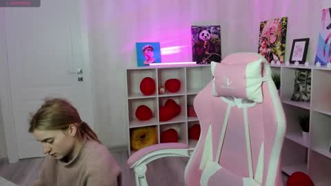 Stacey GMT5 Mo Tu We Th Fr Sa 3am -10am online show from 03.12.25