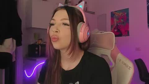 Snapshot of stacy_quinst chatting on 11.24.25 Stacy online show from 11.24.25