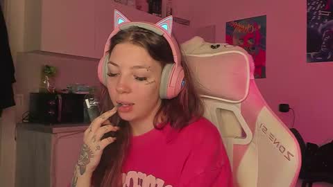 Snapshot of stacy_quinst chatting on 12.04.25 Stacy online show from 12.04.25