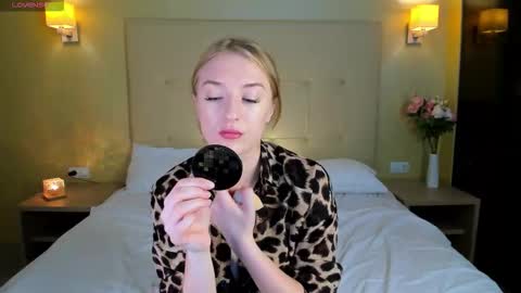 Stacy Mon Tue Wed Thu Fri Sun GMT GMT 3 1000am - 0400pm  online show from 11.14.25