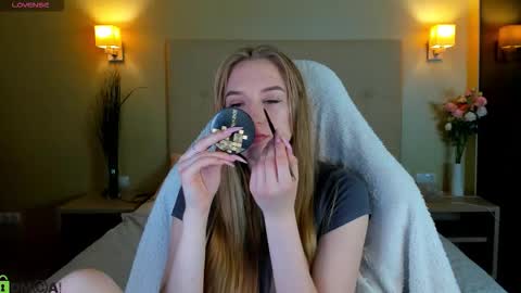 Stacy Mon Tue Wed Thu Fri Sun GMT GMT 3 1000am - 0400pm  online show from 02.19.26