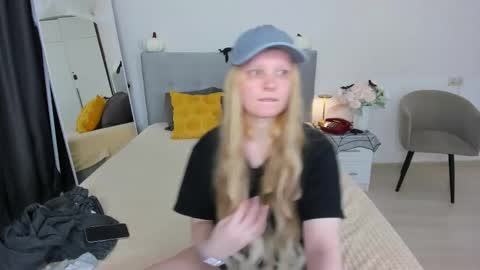 Snapshot of stacy_starrrr chatting on 10.29.25 Stacy online show from 10.29.25