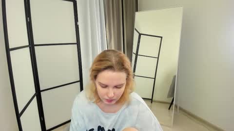 Snapshot of stacy_starrrr chatting on 11.30.25 Stacy online show from 11.30.25